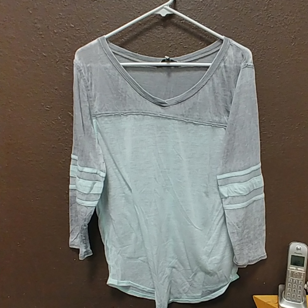Woman's sheer BKE 3/4 sleeve shirt